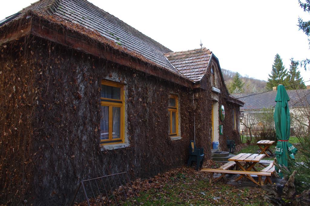 Vadszolo Szallo Es Etterem Bakonybél Exterior photo