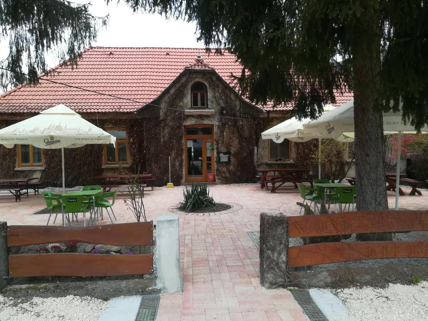 Vadszolo Szallo Es Etterem Bakonybél Exterior photo