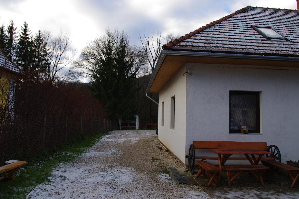 Vadszolo Szallo Es Etterem Bakonybél Exterior photo